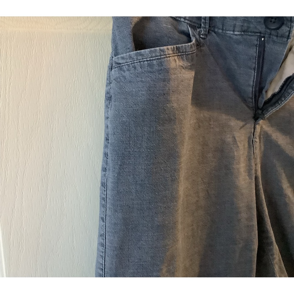 Croft & Barrow classic fit Bermuda shorts, denim blue color, size 6 stretch.